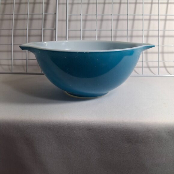 Vintage Pyrex Horizon Blue Cinderella Mixing Bowl #442 1.5 Qt Dia 7 In MilkGlass - Picture 3 of 10